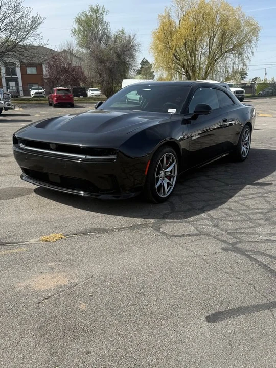 2025 Dodge Charger 8th Gen - Image 7 of 13