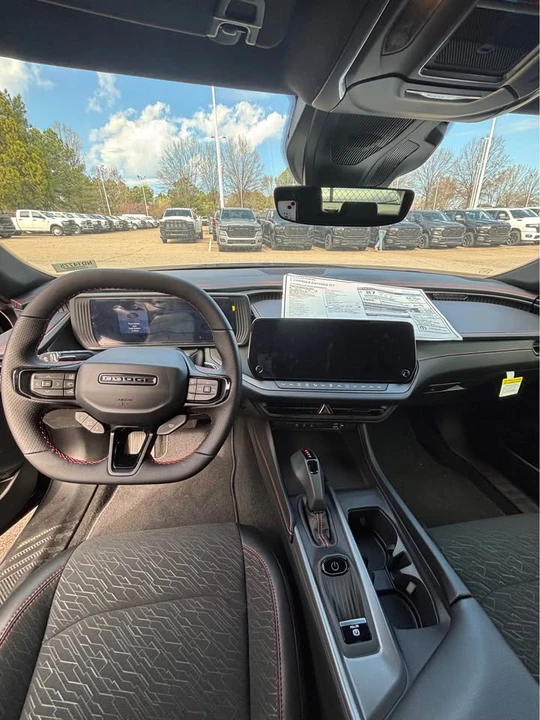 2025 Dodge Charger 8th Gen - Image 7 of 9