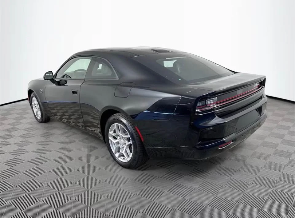 2025 Dodge Charger 8th Gen - Image 4 of 8