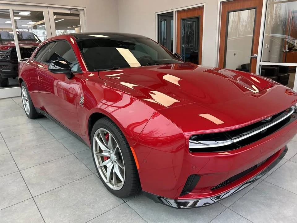 2025 Dodge Charger 8th Gen - Image 7 of 11