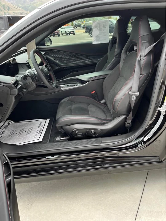 2025 Dodge Charger 8th Gen - Image 8 of 11