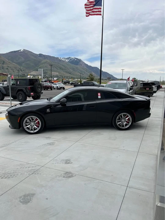 2025 Dodge Charger 8th Gen - Image 4 of 11