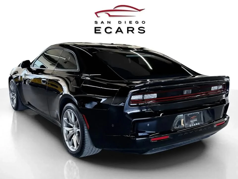 2025 Dodge Charger 8th Gen - Image 7 of 20