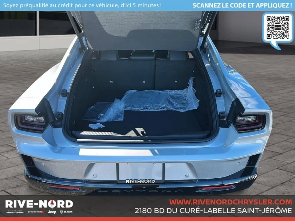 2025 Dodge Charger 8th Gen - Image 6 of 10