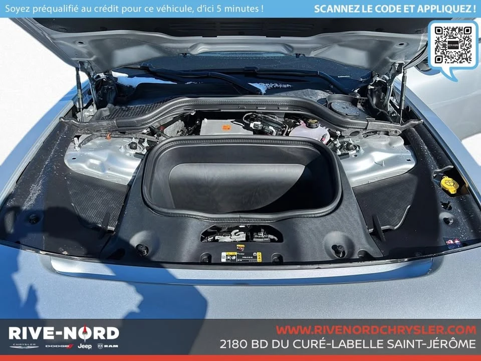 2025 Dodge Charger 8th Gen - Image 7 of 10