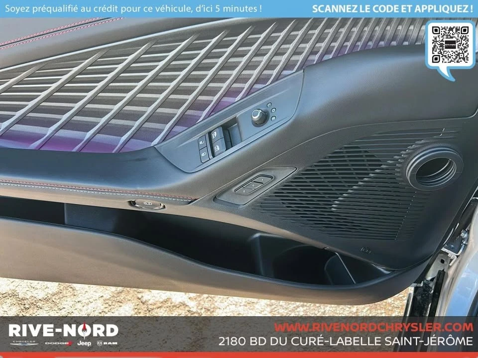 2025 Dodge Charger 8th Gen - Image 8 of 10