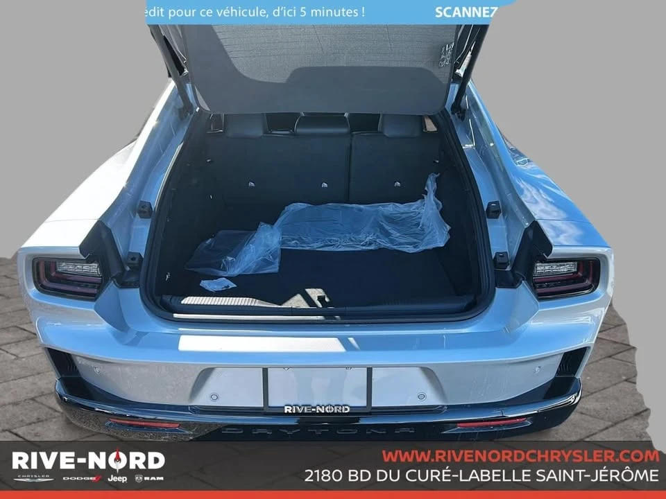 2025 Dodge Charger 8th Gen - Image 6 of 10