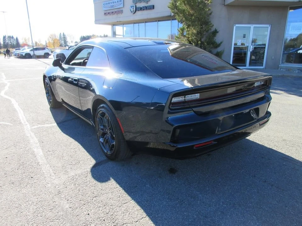 2025 Dodge Charger 8th Gen - Image 6 of 19