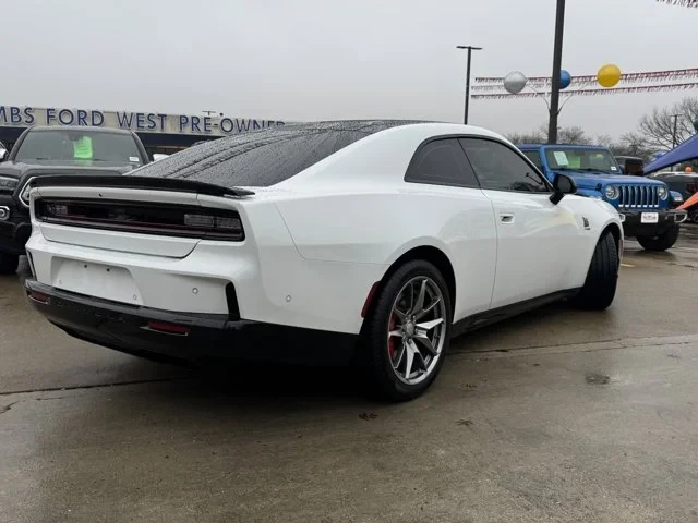 2025 Dodge Charger 8th Gen - Image 4 of 19