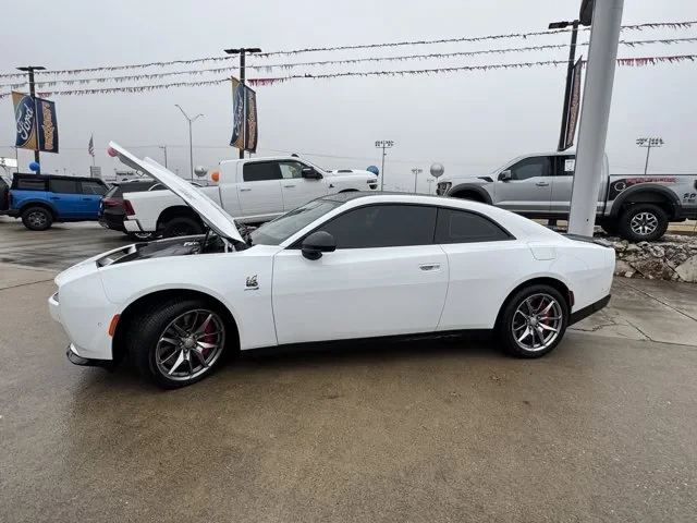 2025 Dodge Charger 8th Gen - Image 7 of 19