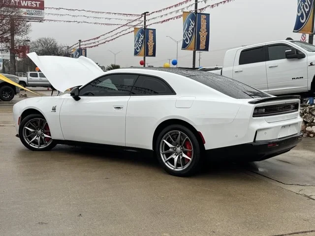 2025 Dodge Charger 8th Gen - Image 6 of 19