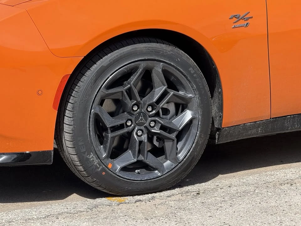 2025 Dodge Charger 8th Gen - Image 9 of 20