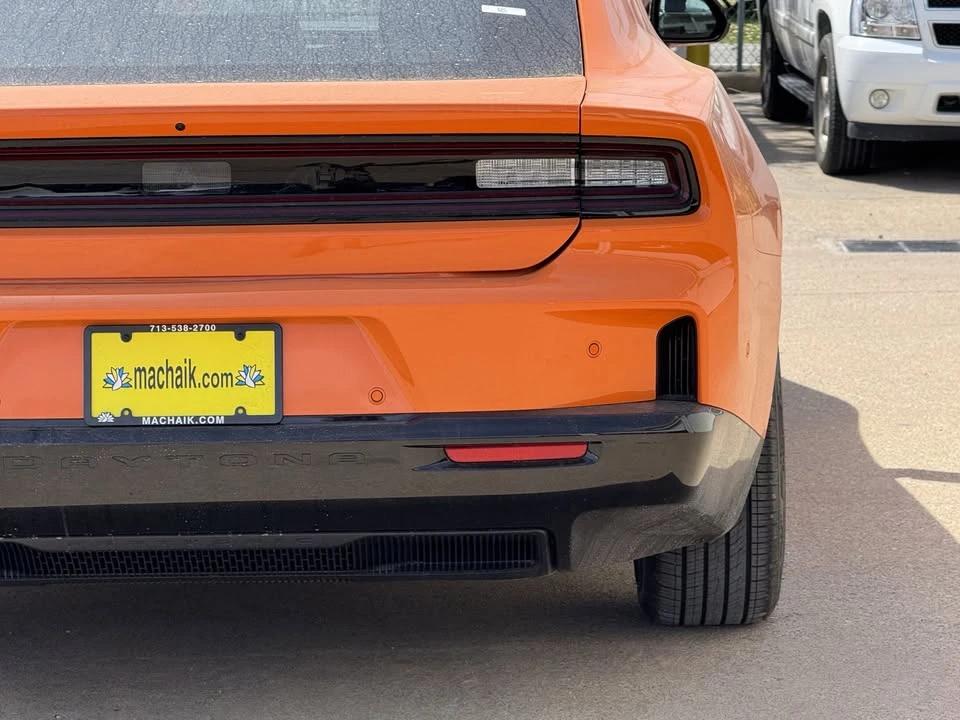 2025 Dodge Charger 8th Gen - Image 10 of 20