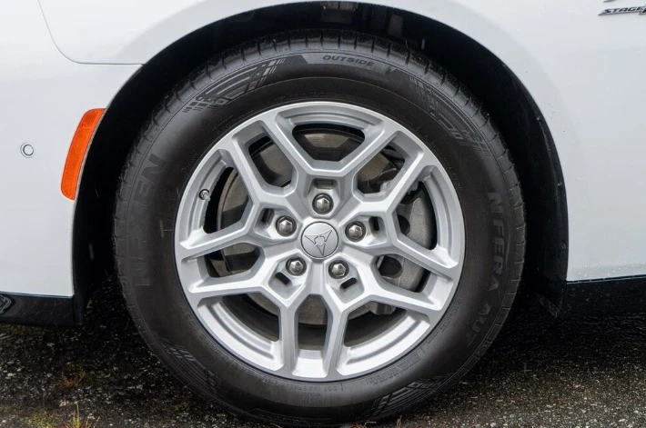 2025 Dodge Charger 8th Gen - Image 7 of 19