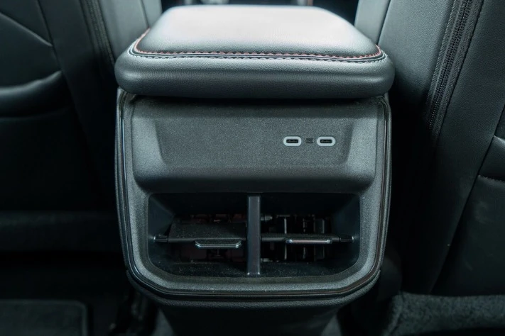 2025 Dodge Charger 8th Gen - Image 15 of 19