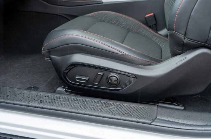 2025 Dodge Charger 8th Gen - Image 17 of 19