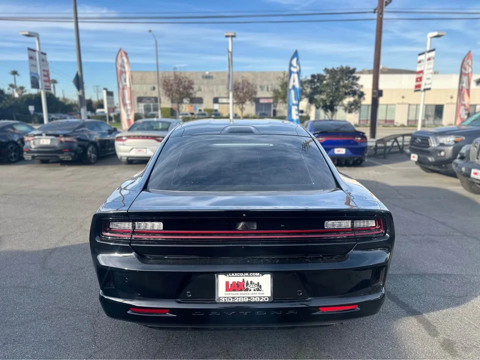 2025 Dodge Charger 8th Gen - Image 6 of 11