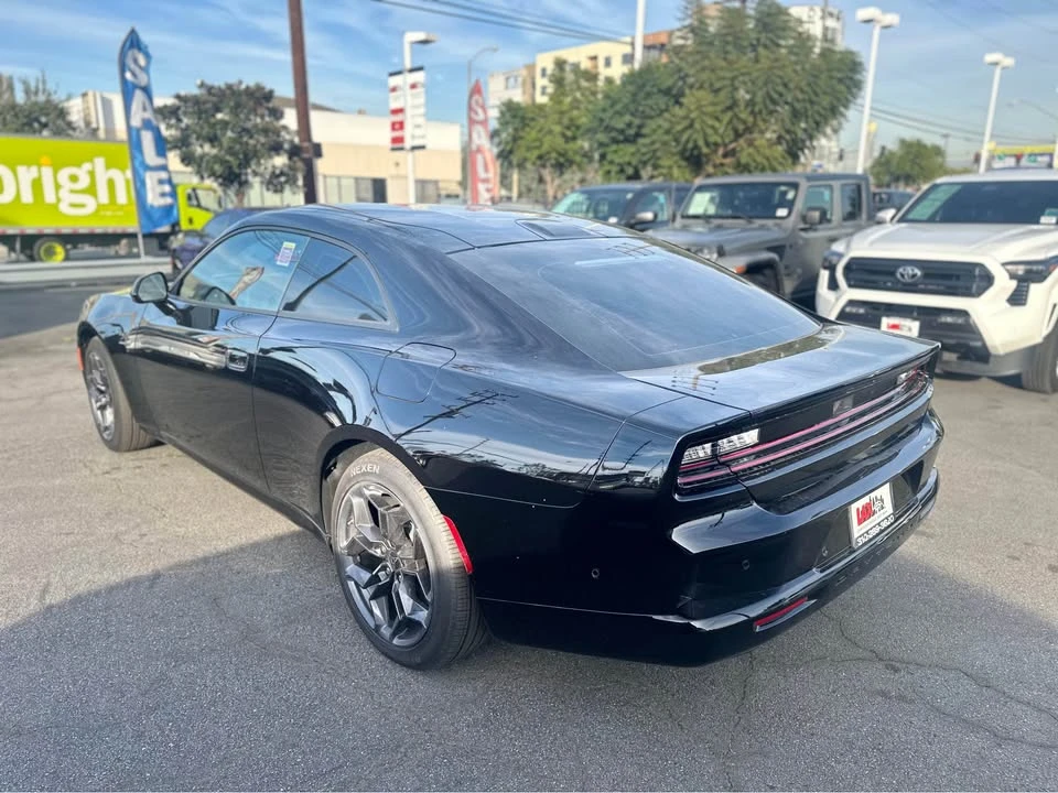 2025 Dodge Charger 8th Gen - Image 7 of 11
