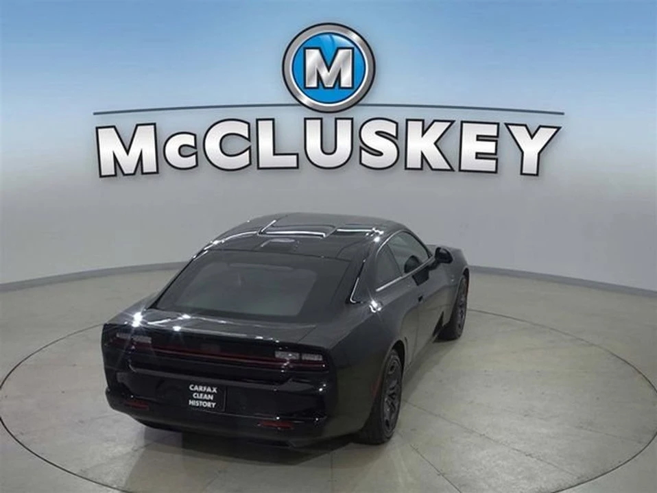 2025 Dodge Charger 8th Gen - Image 6 of 10