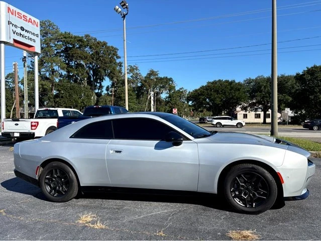 2025 Dodge Charger 8th Gen - Image 4 of 18