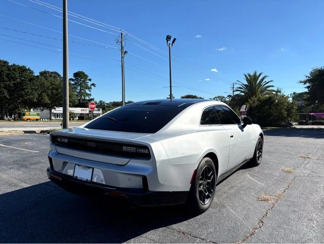 2025 Dodge Charger 8th Gen - Image 5 of 18