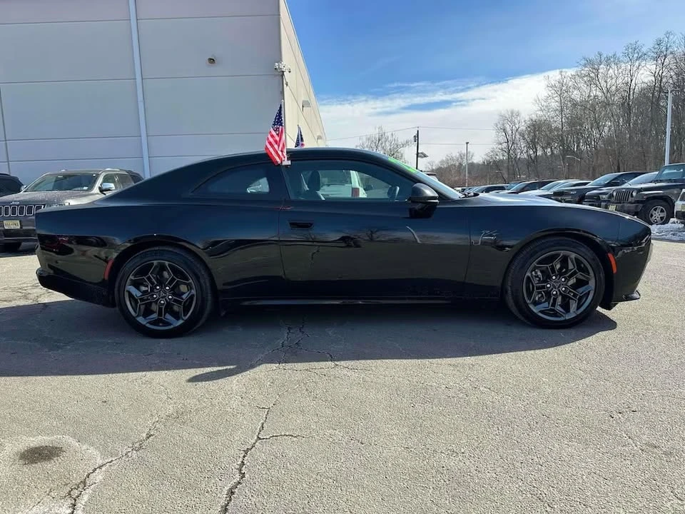 2025 Dodge Charger 8th Gen - Image 5 of 10