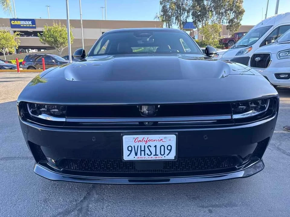 2025 Dodge Charger 8th Gen - Image 2 of 17