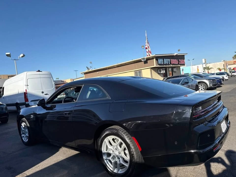2025 Dodge Charger 8th Gen - Image 6 of 17