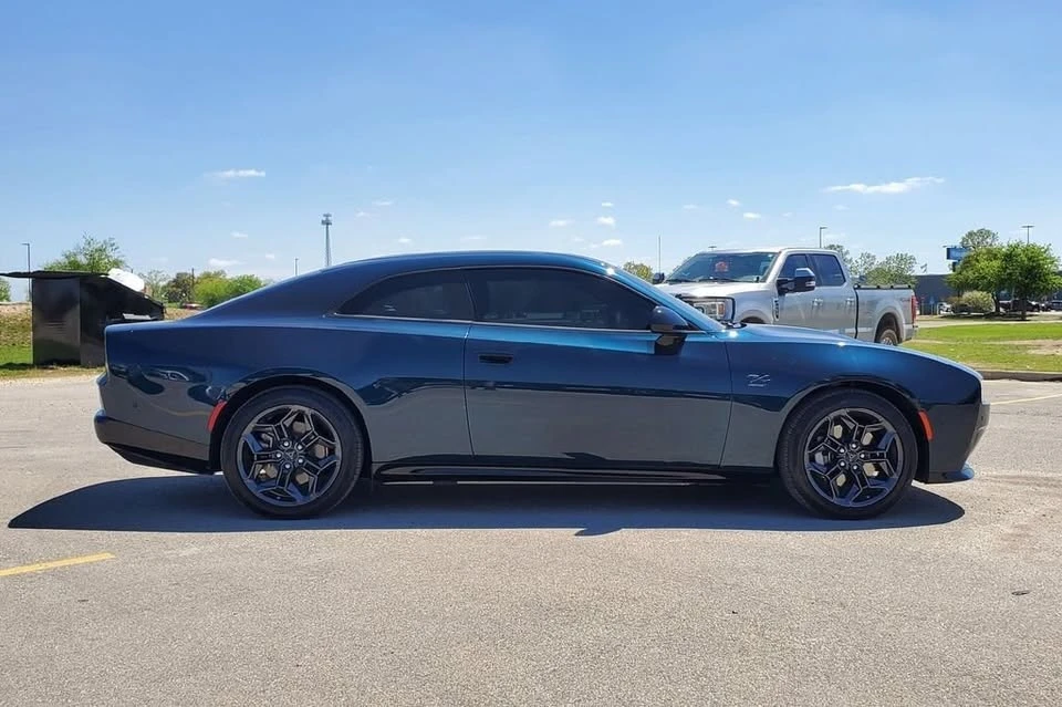 2025 Dodge Charger 8th Gen - Image 6 of 20