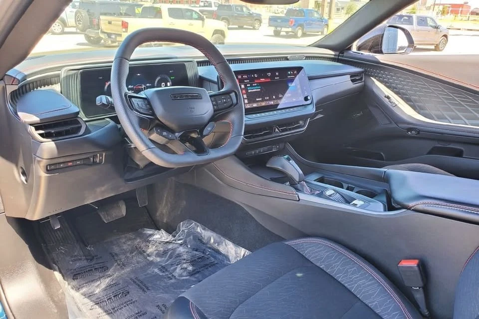 2025 Dodge Charger 8th Gen - Image 10 of 20