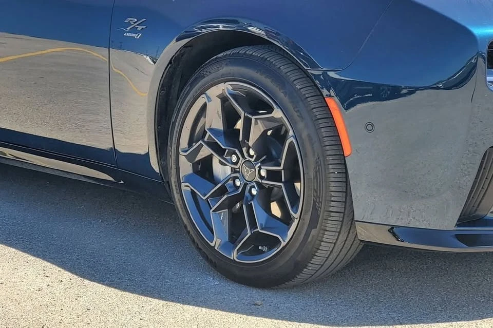2025 Dodge Charger 8th Gen - Image 4 of 20