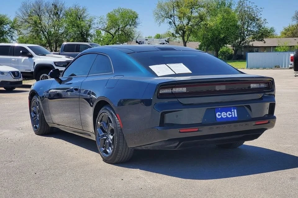 2025 Dodge Charger 8th Gen - Image 8 of 20