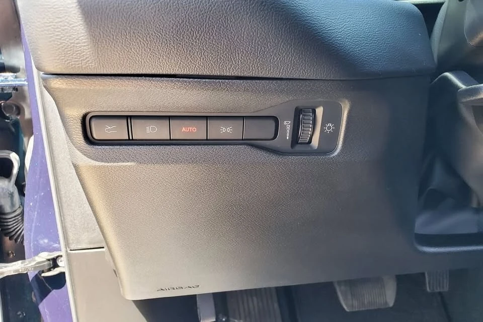 2025 Dodge Charger 8th Gen - Image 13 of 20