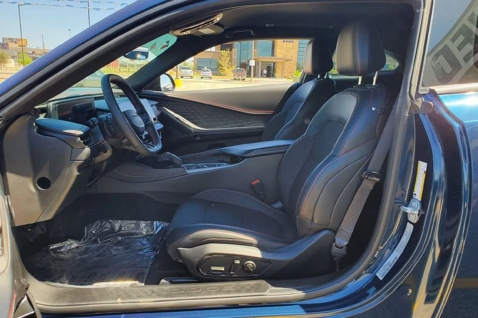 2025 Dodge Charger 8th Gen - Image 11 of 20