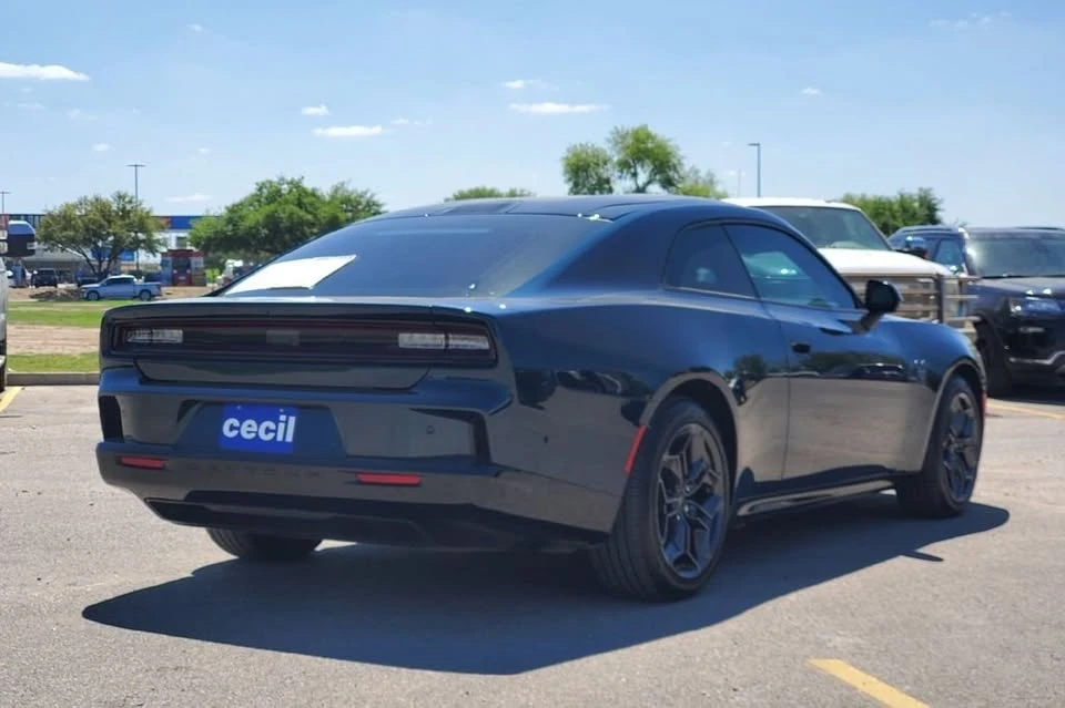 2025 Dodge Charger 8th Gen - Image 7 of 20