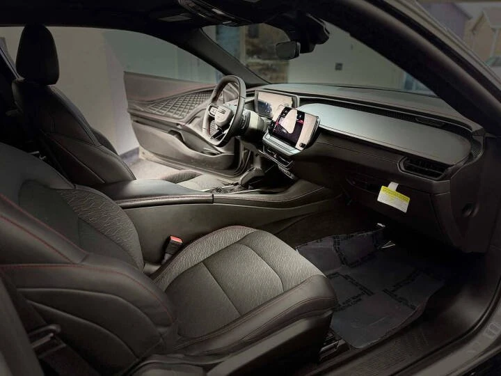 2025 Dodge Charger 8th Gen - Image 8 of 14