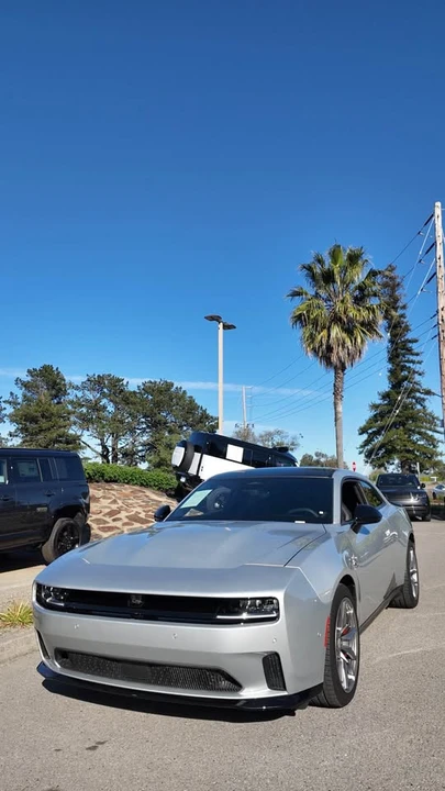 2025 Dodge Charger 8th Gen - Image 7 of 18
