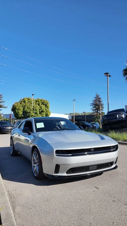 2025 Dodge Charger 8th Gen - Image 6 of 18