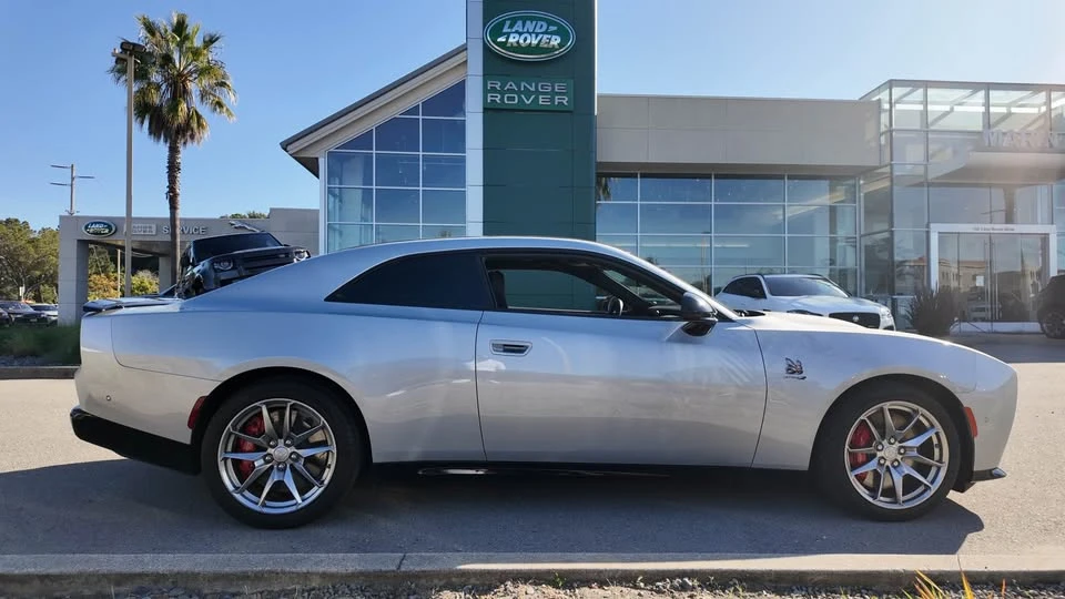 2025 Dodge Charger 8th Gen - Image 12 of 18