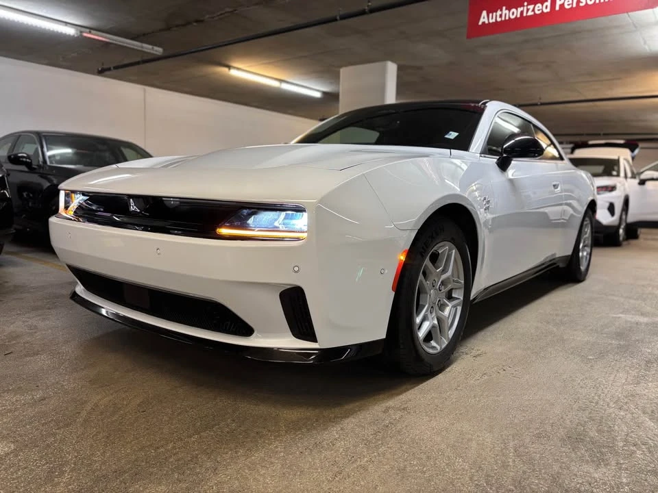 2025 Dodge Charger 8th Gen - Image 3 of 13