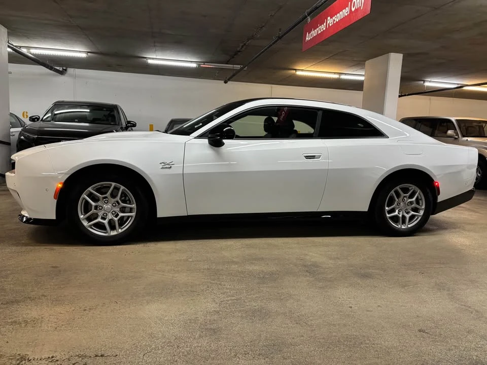 2025 Dodge Charger 8th Gen - Image 4 of 13