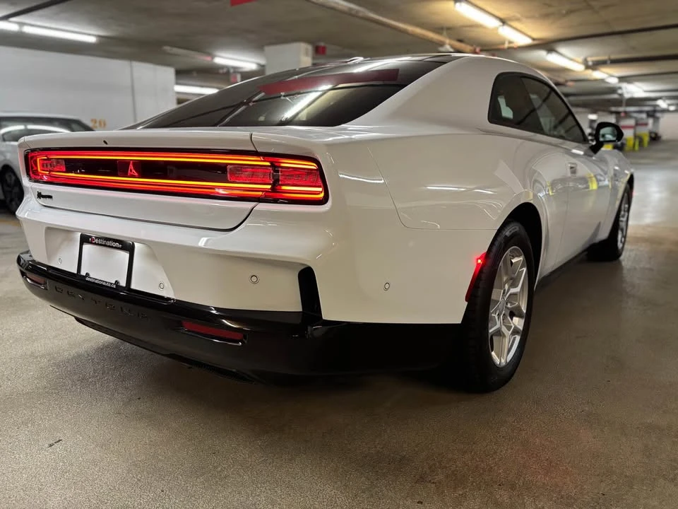2025 Dodge Charger 8th Gen - Image 7 of 13