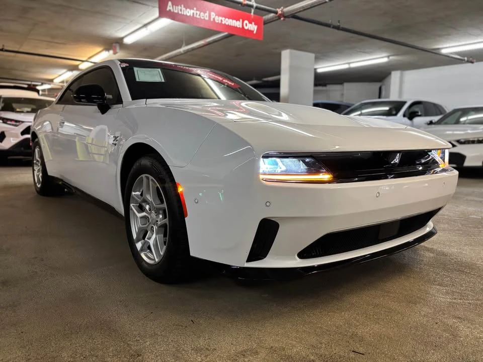 2025 Dodge Charger 8th Gen - Image 2 of 13