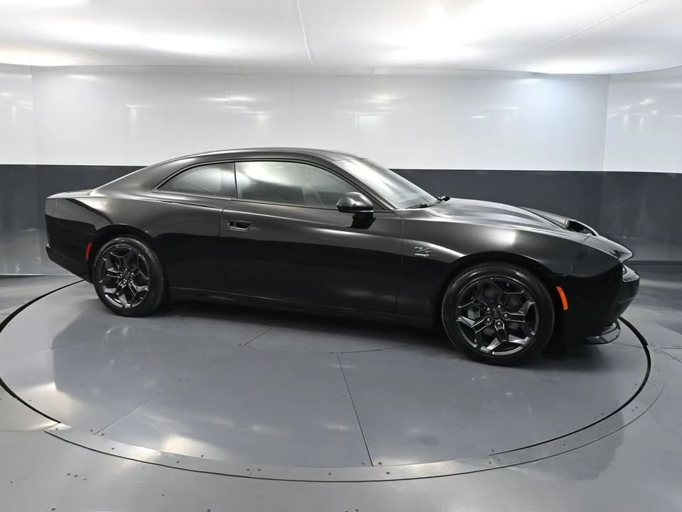 2025 Dodge Charger 8th Gen - Image 4 of 20