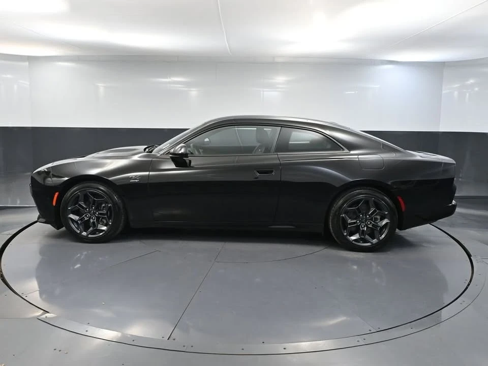 2025 Dodge Charger 8th Gen - Image 10 of 20