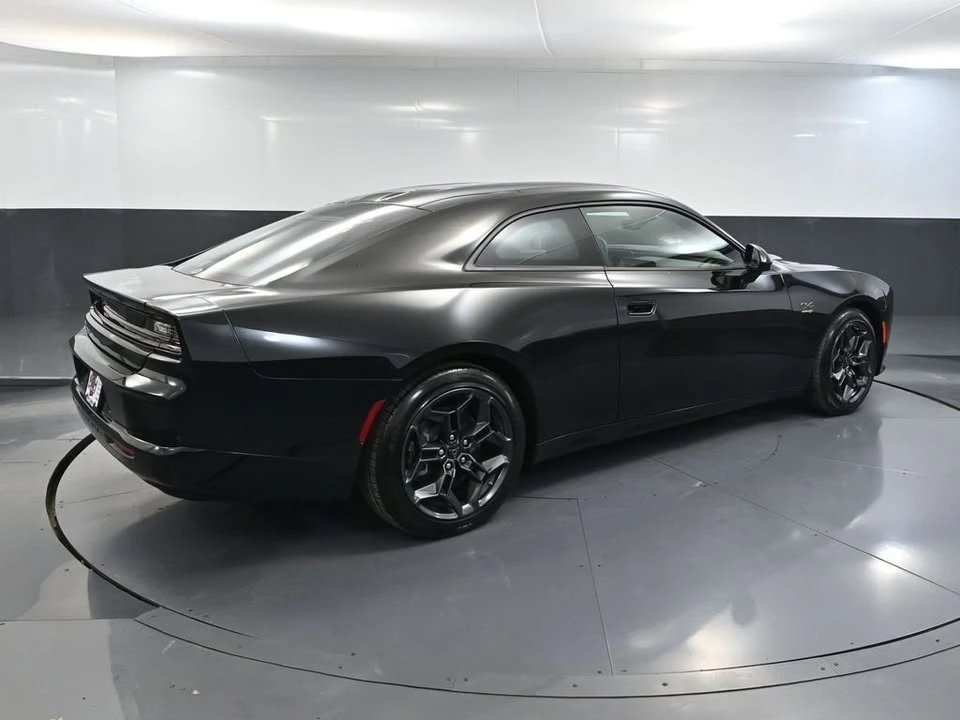 2025 Dodge Charger 8th Gen - Image 6 of 20