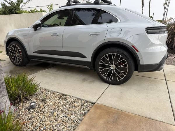 2025 Porsche Macan Electric - Image 3 of 3