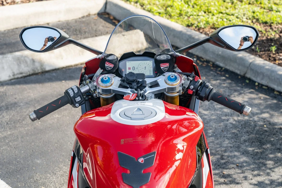 2025 Ducati V2 - Image 5 of 8