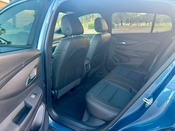 2025 Buick Envision - Image 11 of 31