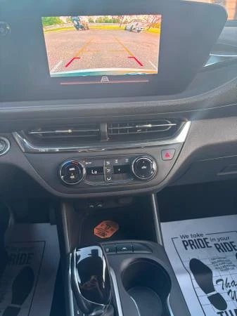 2025 Buick Envision - Image 9 of 31